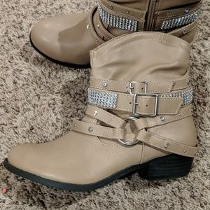 Kids jeweled ankle boot, size 3